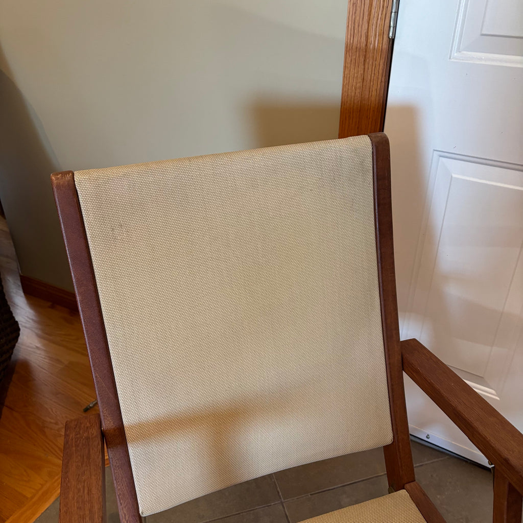 R110 VINTAGE TEAK FRAMED MAGAZINE STAND AND FOLDING CHAIR