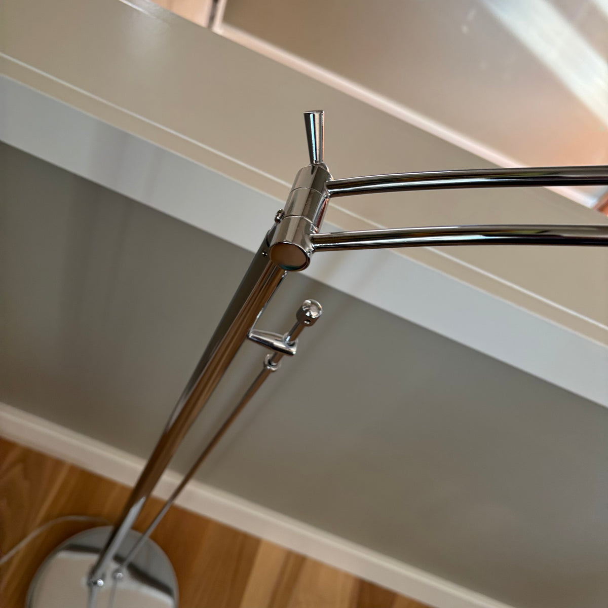 D101 Chrome floor lamp