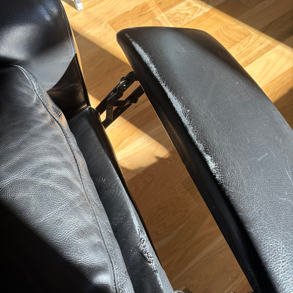 D102 Natuzzi Editions reclining black leather chair (chair has wear)
