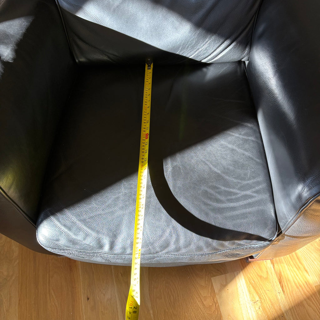 D102 Natuzzi Editions reclining black leather chair (chair has wear)