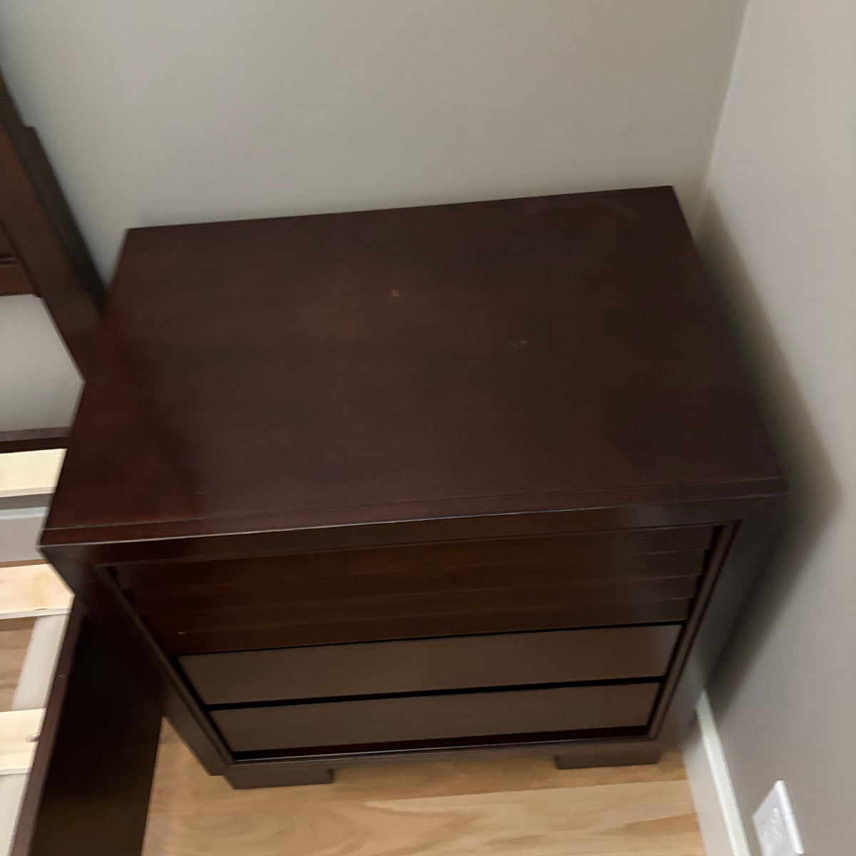 D112 Dark wood 3 drawers under night stand