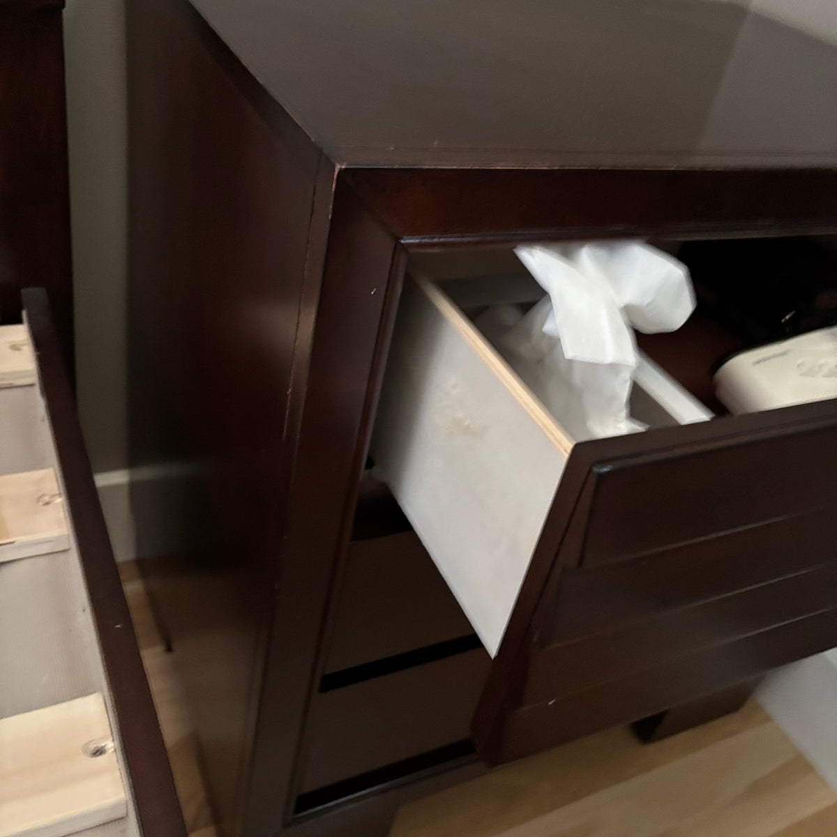 D112 Dark wood 3 drawers under night stand