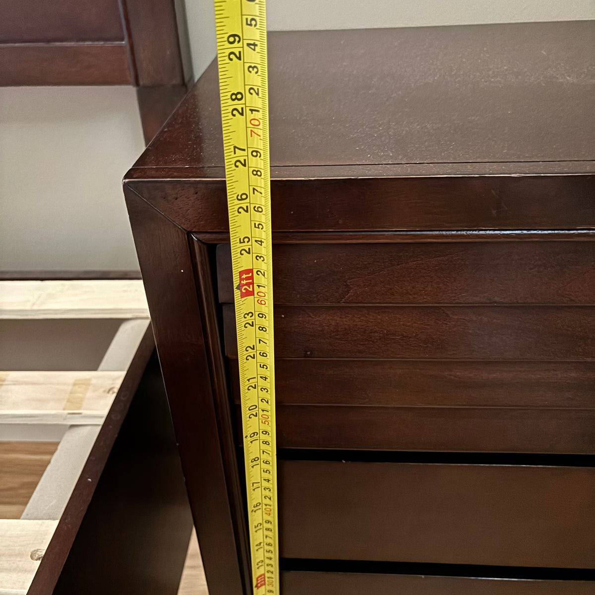 D112 Dark wood 3 drawers under night stand