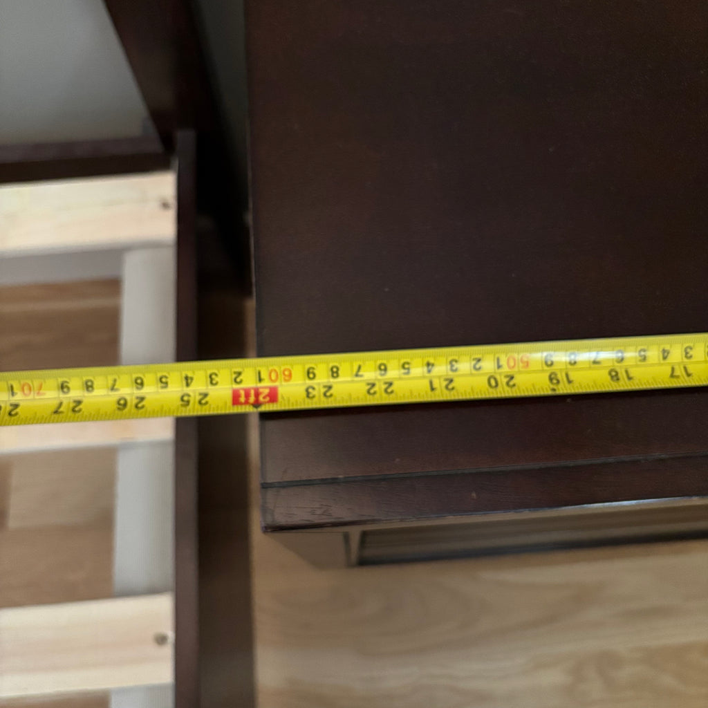 D112 Dark wood 3 drawers under night stand