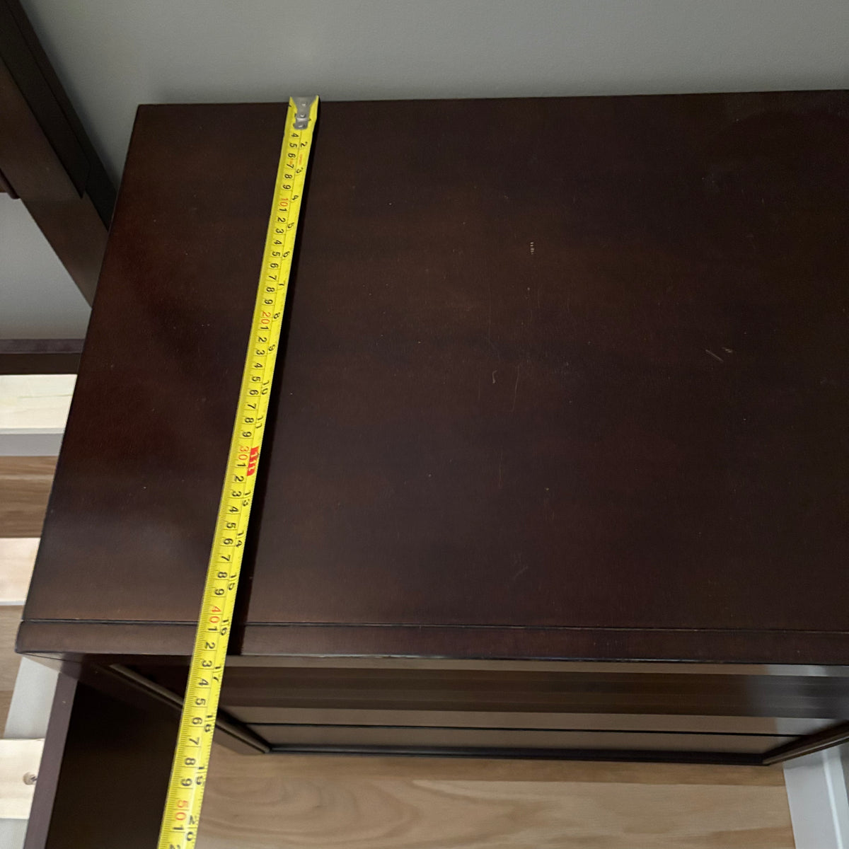 D112 Dark wood 3 drawers under night stand