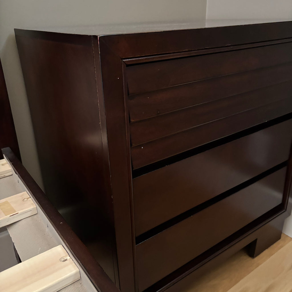 D112 Dark wood 3 drawers under night stand