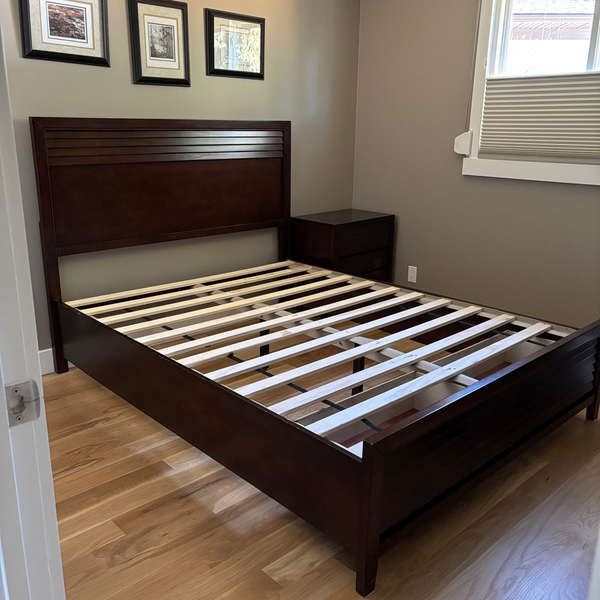 D113 Dark wood Queen size bed frame with 2 drawers under foot of frame