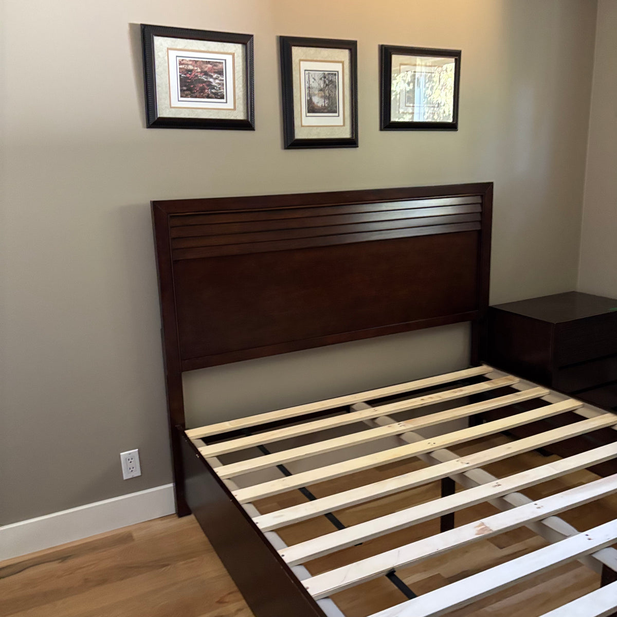 D113 Dark wood Queen size bed frame with 2 drawers under foot of frame