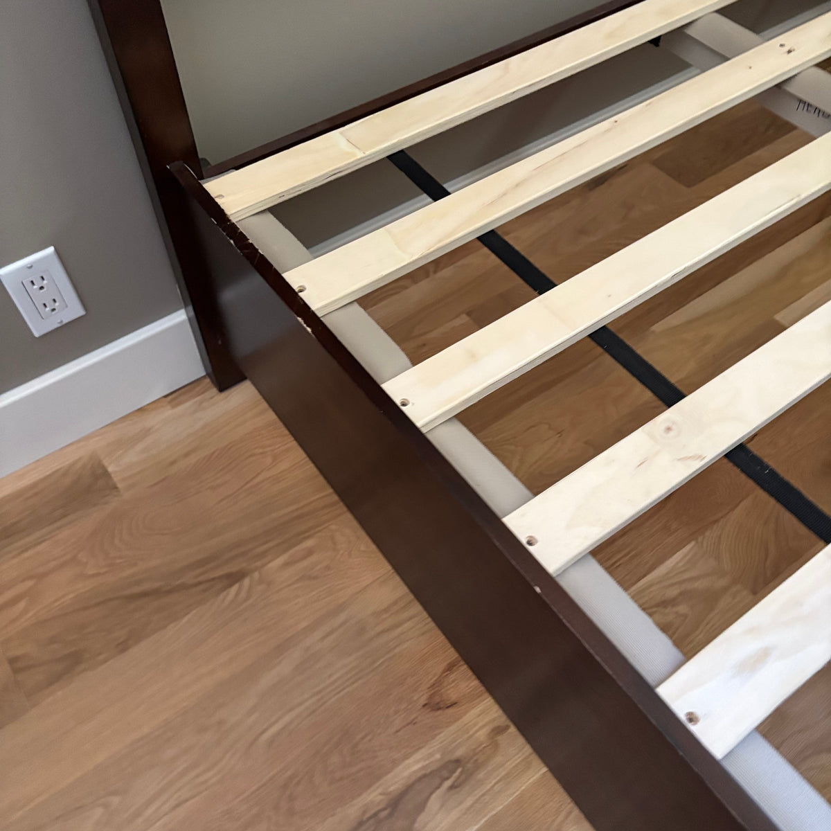 D113 Dark wood Queen size bed frame with 2 drawers under foot of frame
