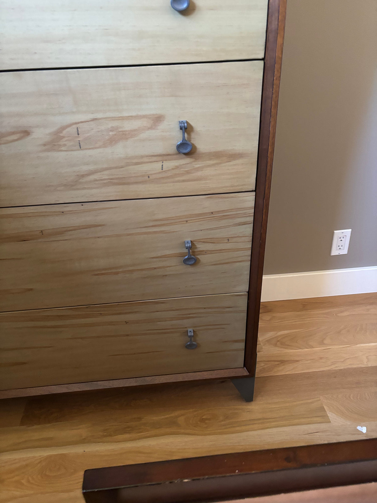 D115 Modern Synergy Motif Maple Drawer chest (model 700-215) made by American Drew dresser