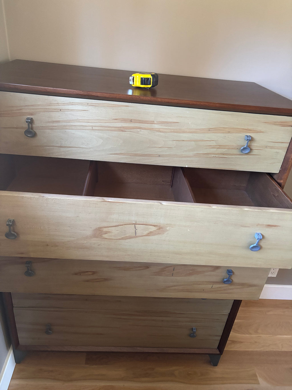 D115 Modern Synergy Motif Maple Drawer chest (model 700-215) made by American Drew dresser