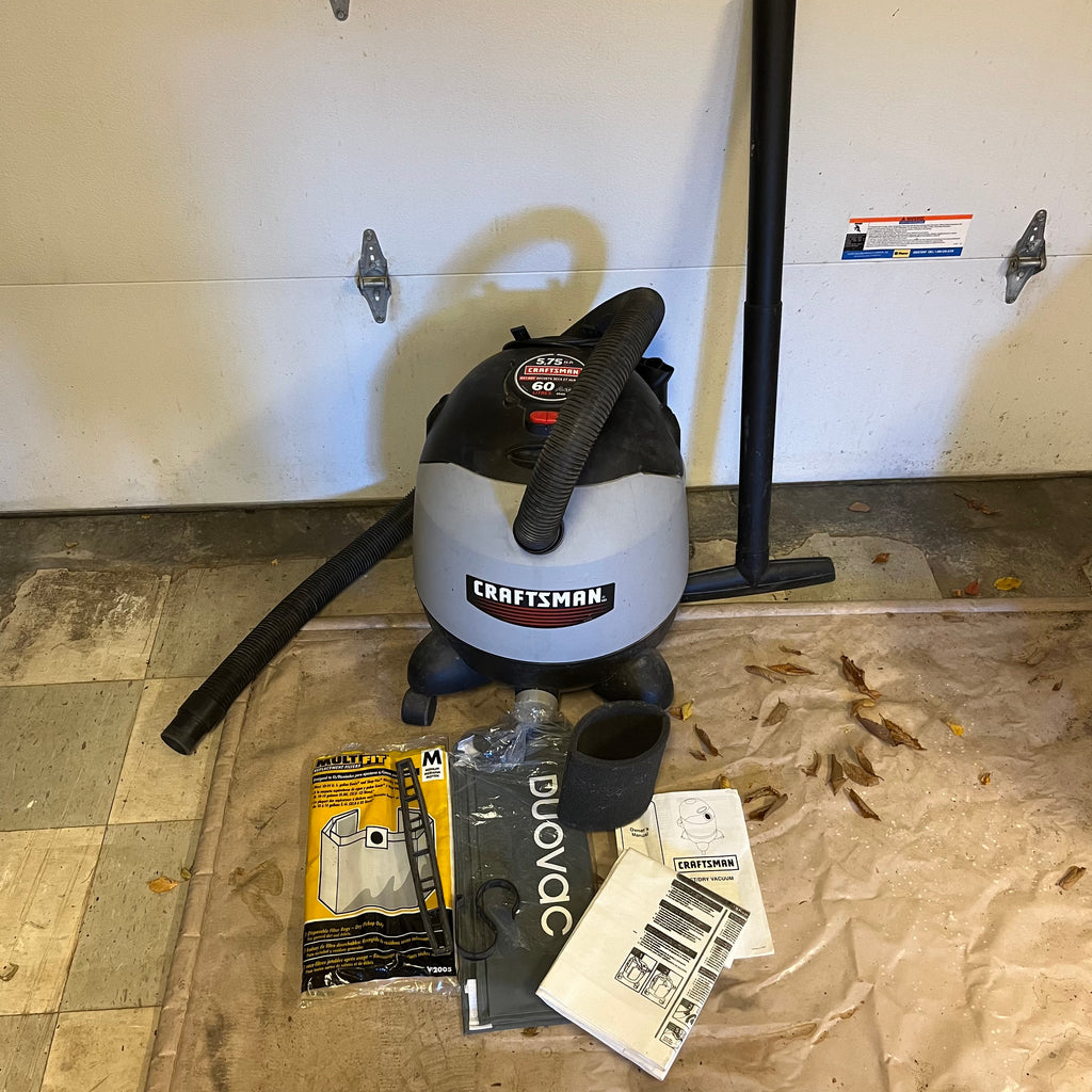 D332 Craftsman 60L shop vac with accessories