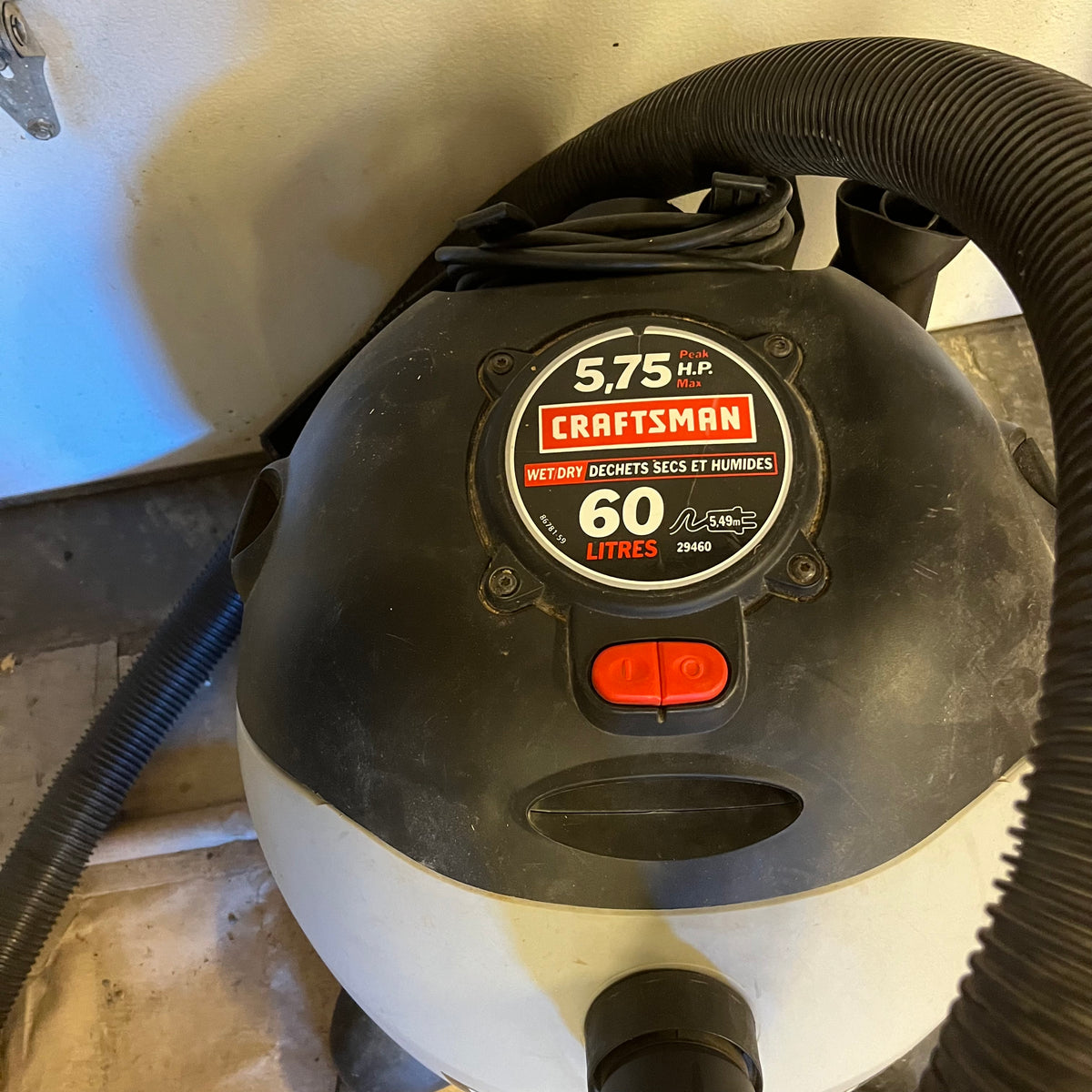 D332 Craftsman 60L shop vac with accessories