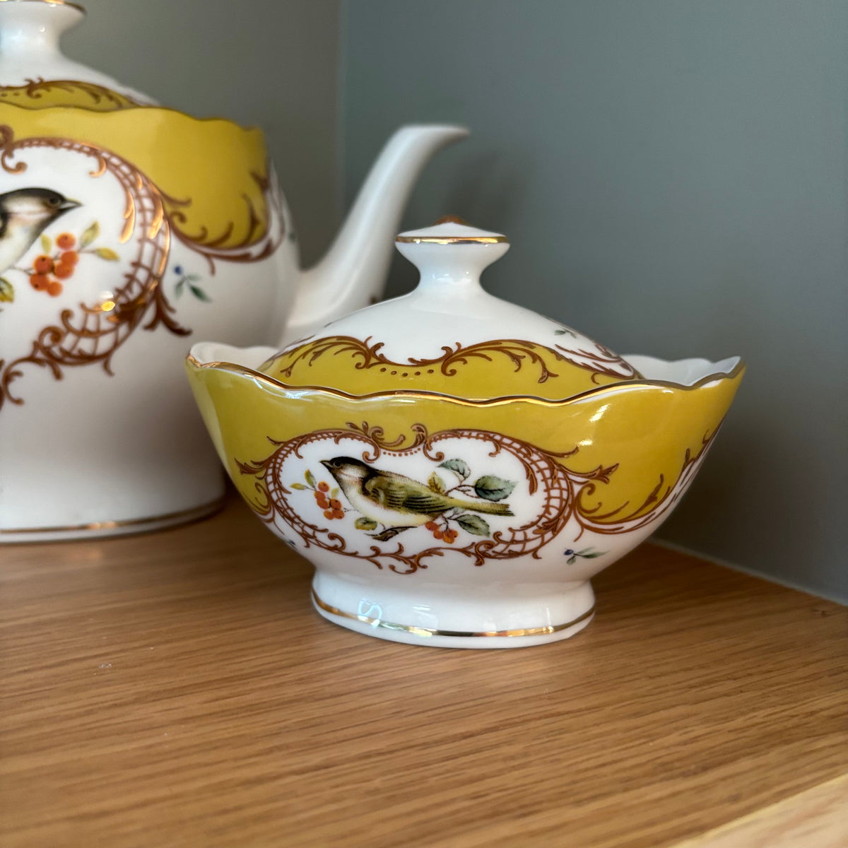 D119 Grace’s Teaware Teapot Grouping