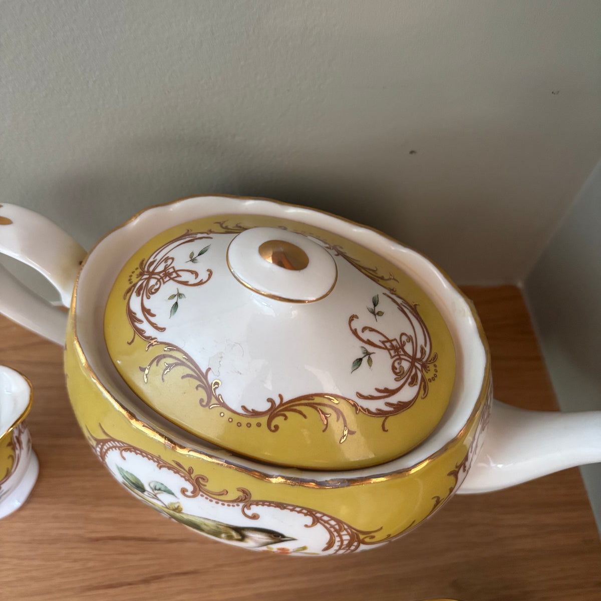 D119 Grace’s Teaware Teapot Grouping