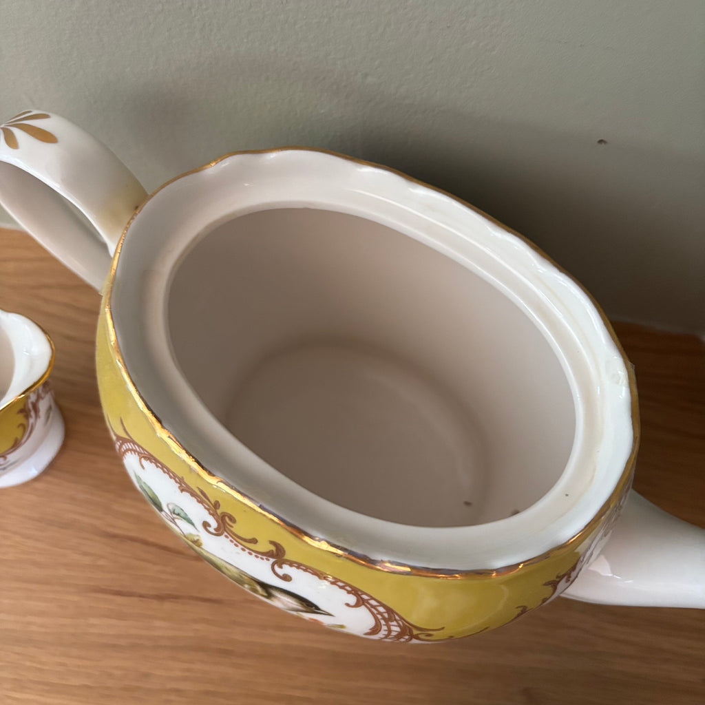 D119 Grace’s Teaware Teapot Grouping