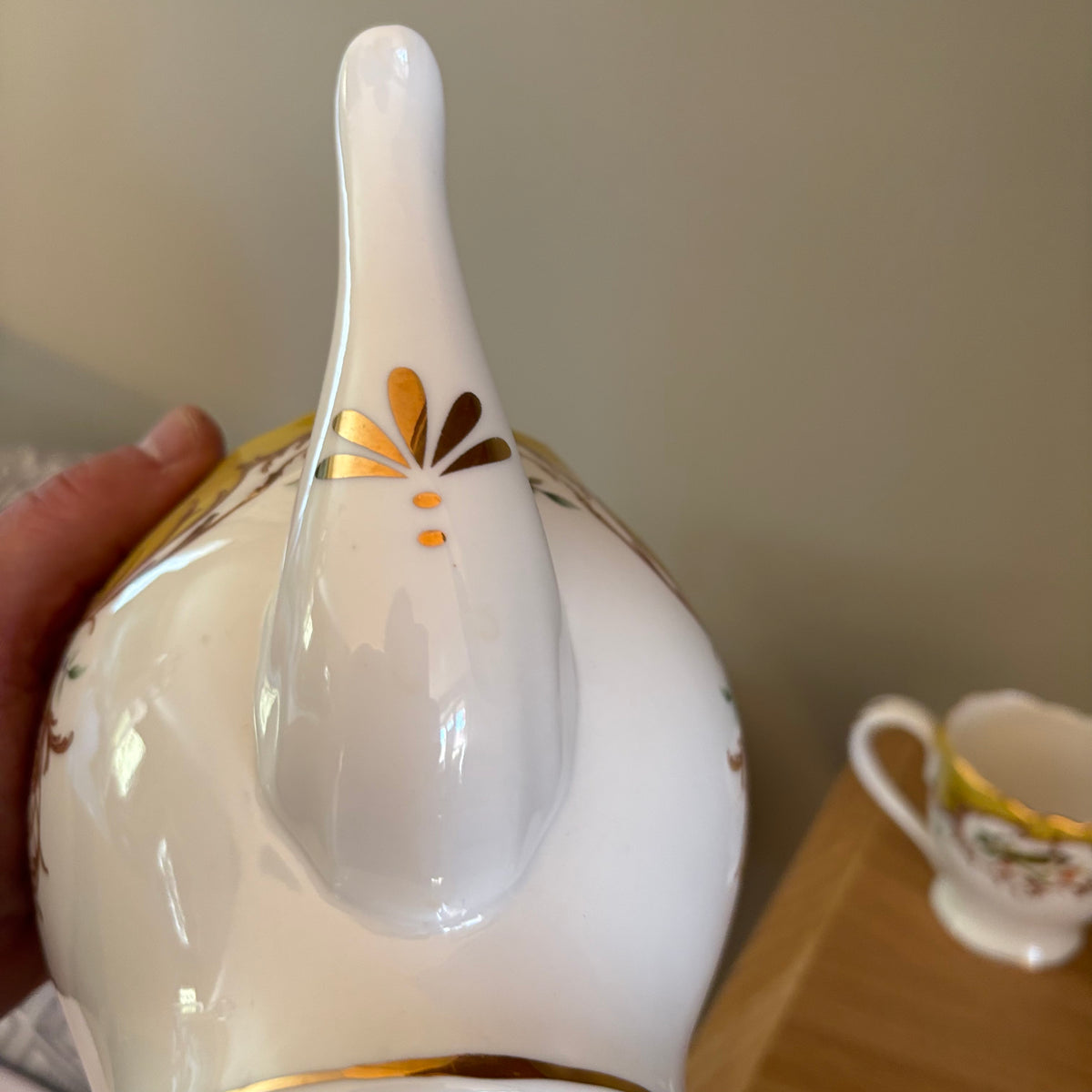 D119 Grace’s Teaware Teapot Grouping