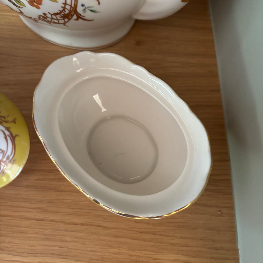 D119 Grace’s Teaware Teapot Grouping