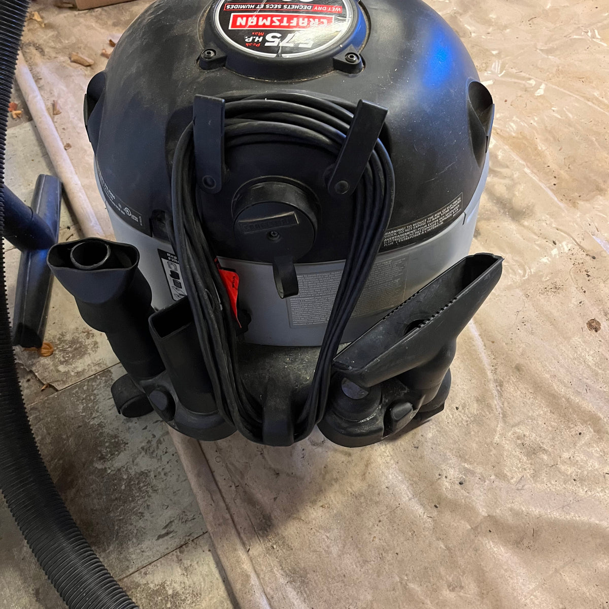 D332 Craftsman 60L shop vac with accessories