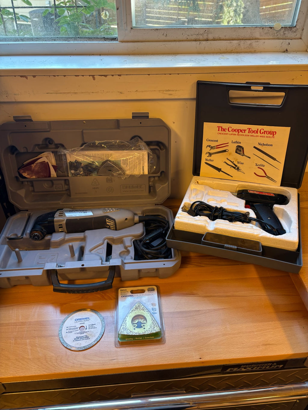 D230 Tool Grouping (dremel and glue gun)