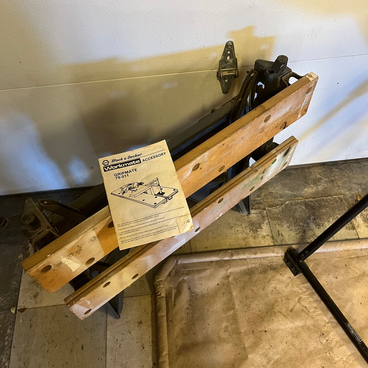 D335 Set of 2 workbenches (Craftsman Universal Bench Top and Black & Decker Ultimate Gripmate)