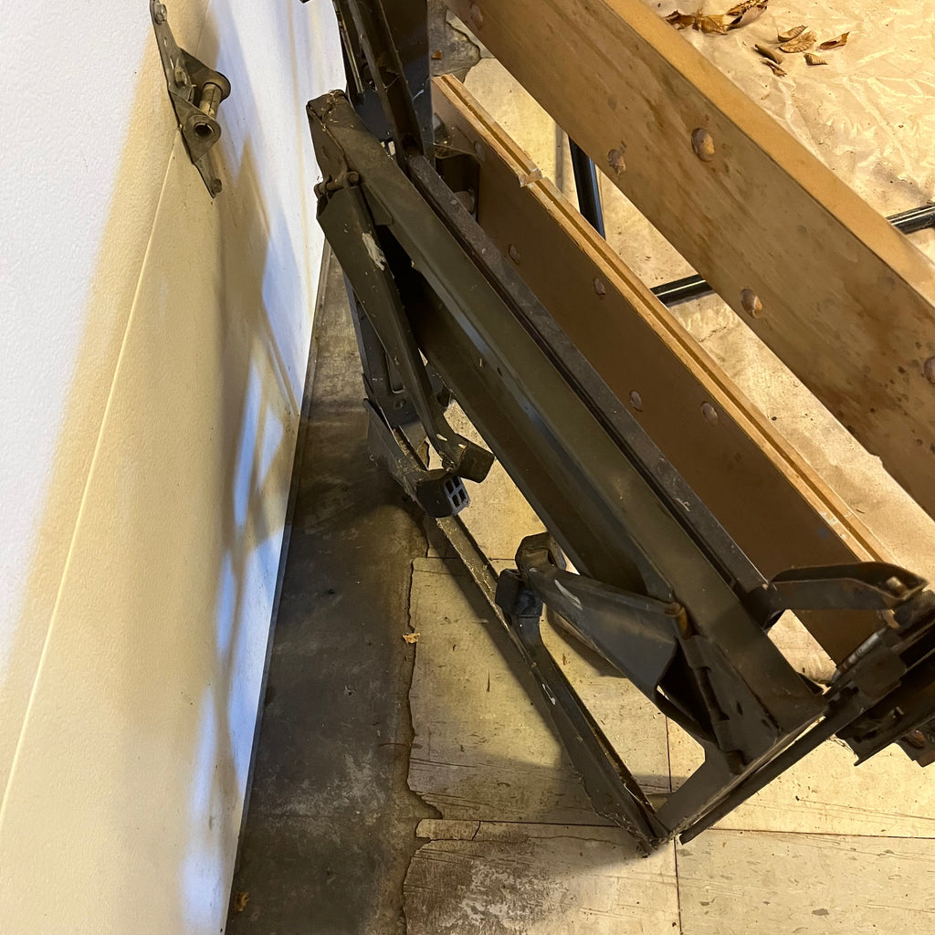 D335 Set of 2 workbenches (Craftsman Universal Bench Top and Black & Decker Ultimate Gripmate)
