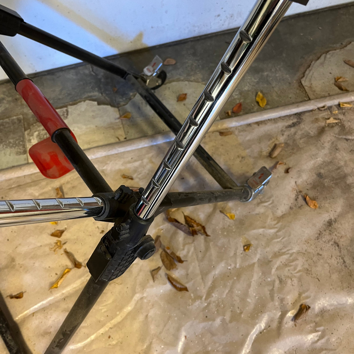 D335 Set of 2 workbenches (Craftsman Universal Bench Top and Black & Decker Ultimate Gripmate)