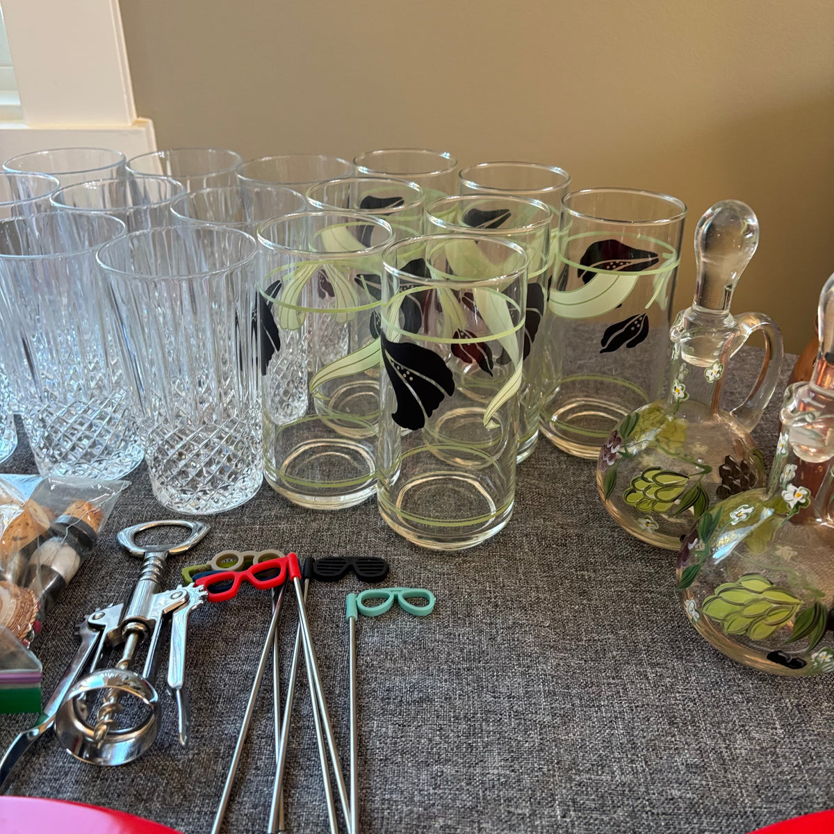 D124 Barware and more  Grouping (Coca Cola Trays and more)