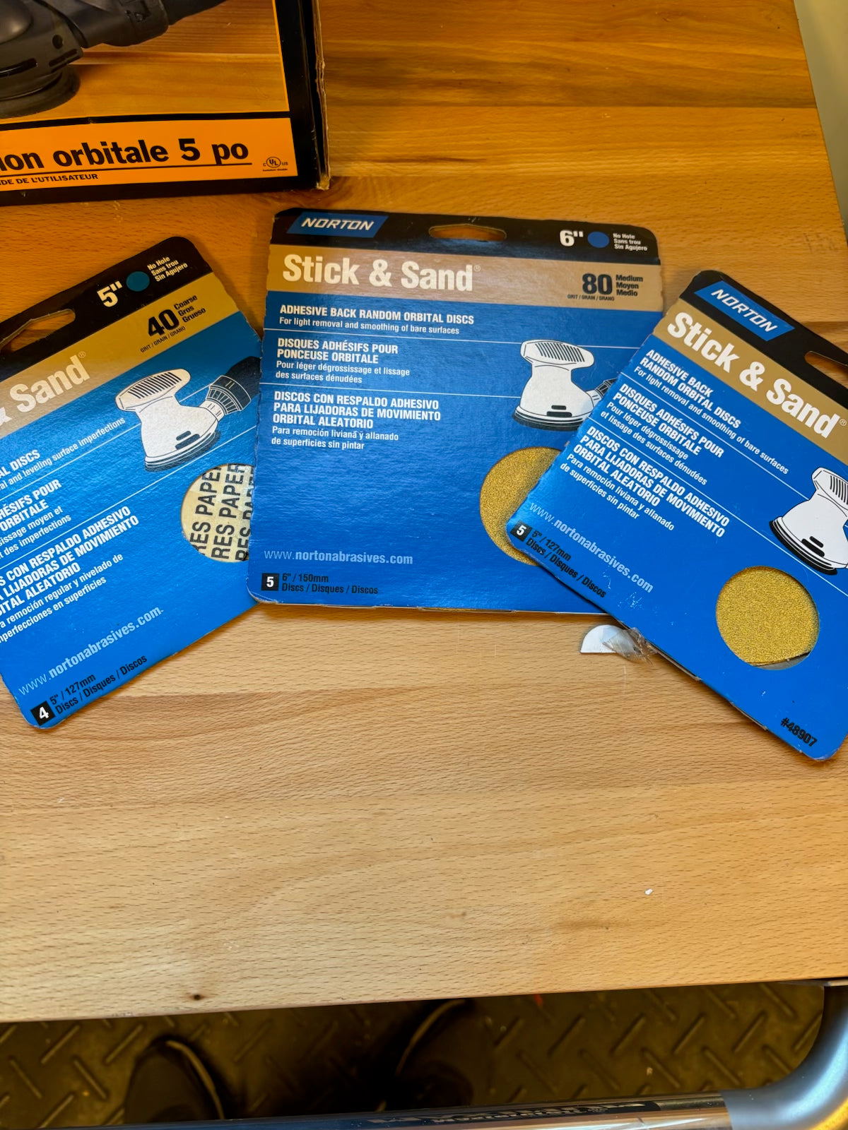 D235 Craftsman orbital sander with sanding discs