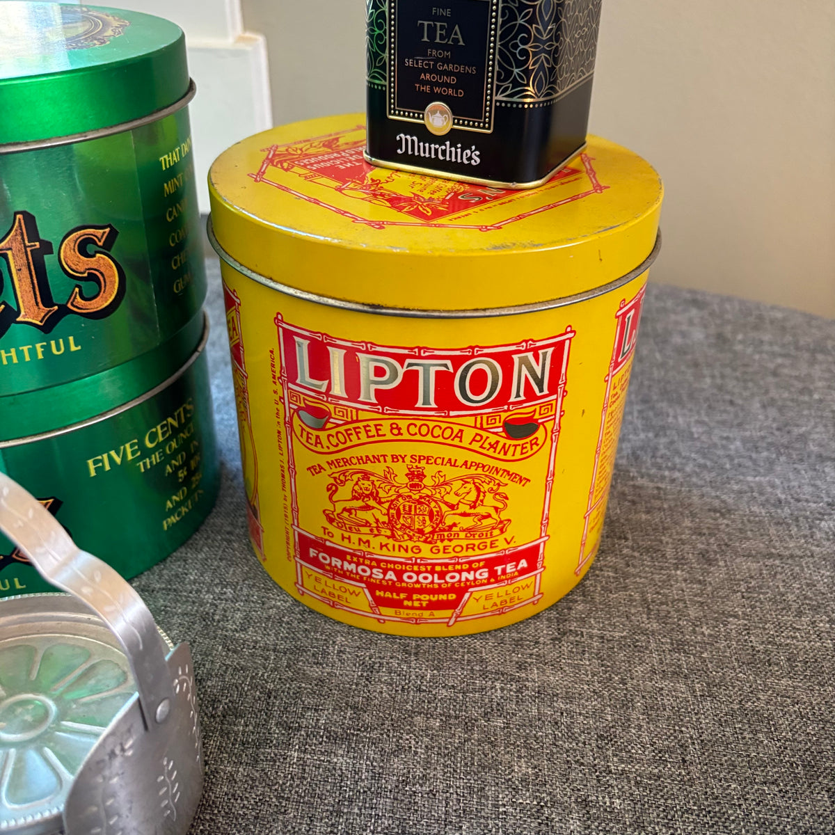 D125 Vintage Tin Grouping (coke trays and more)