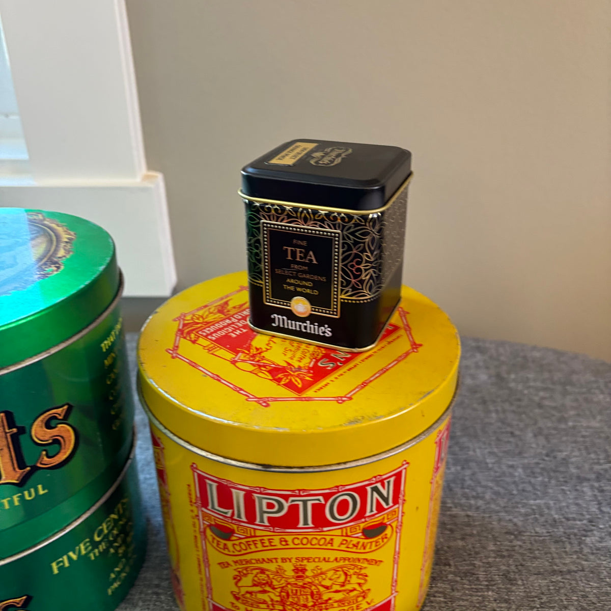 D125 Vintage Tin Grouping (coke trays and more)