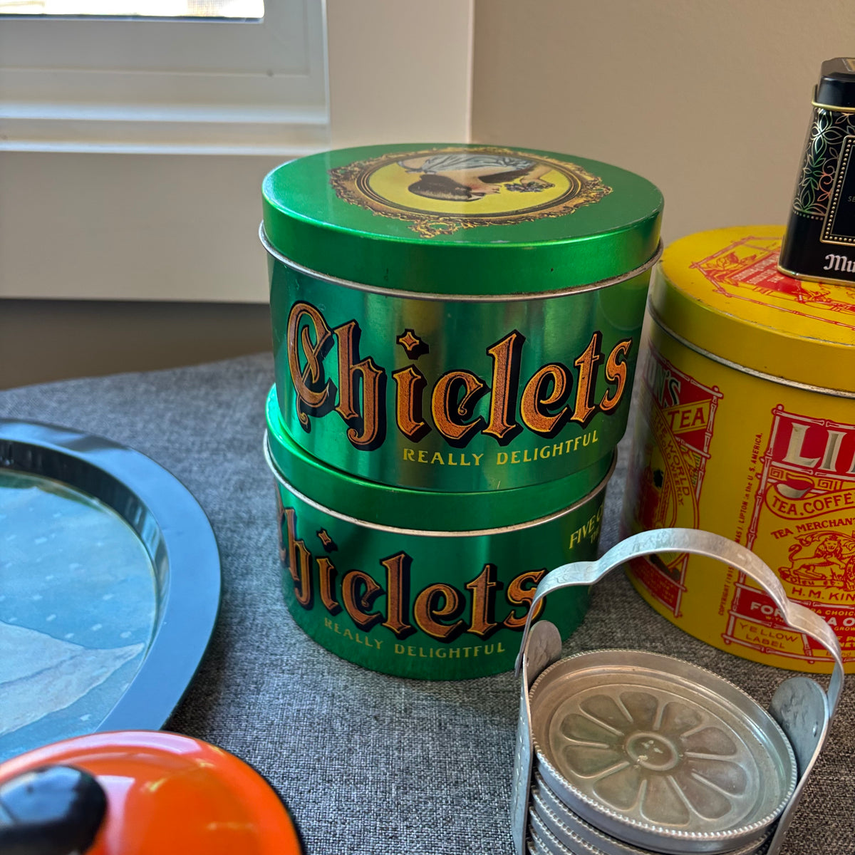 D125 Vintage Tin Grouping (coke trays and more)