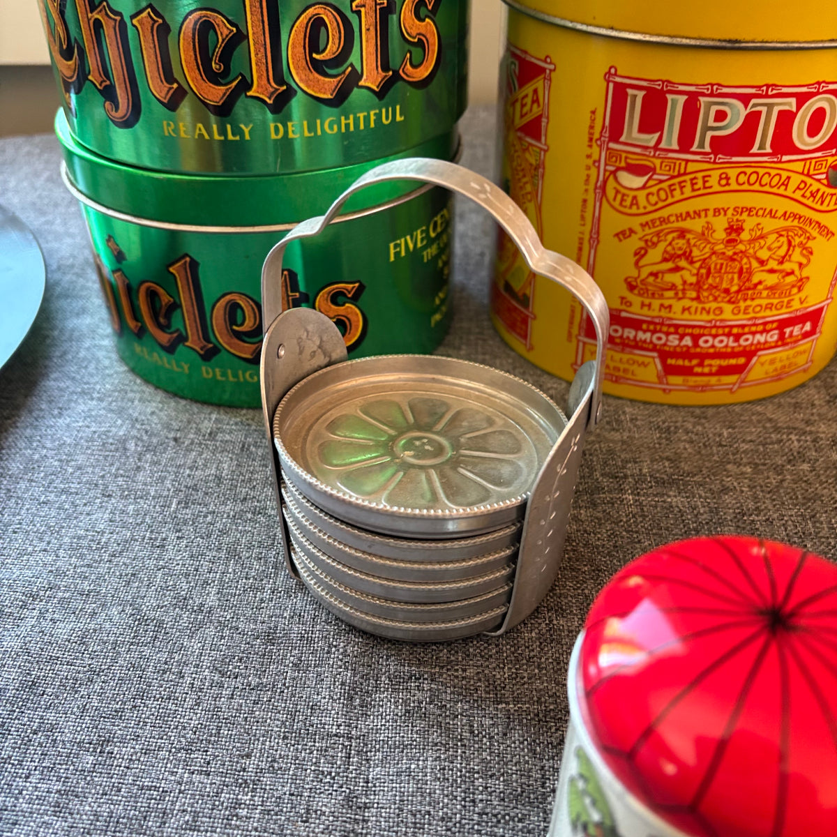D125 Vintage Tin Grouping (coke trays and more)