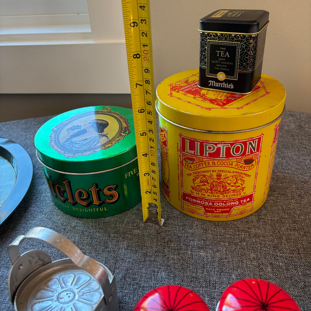 D125 Vintage Tin Grouping (coke trays and more)