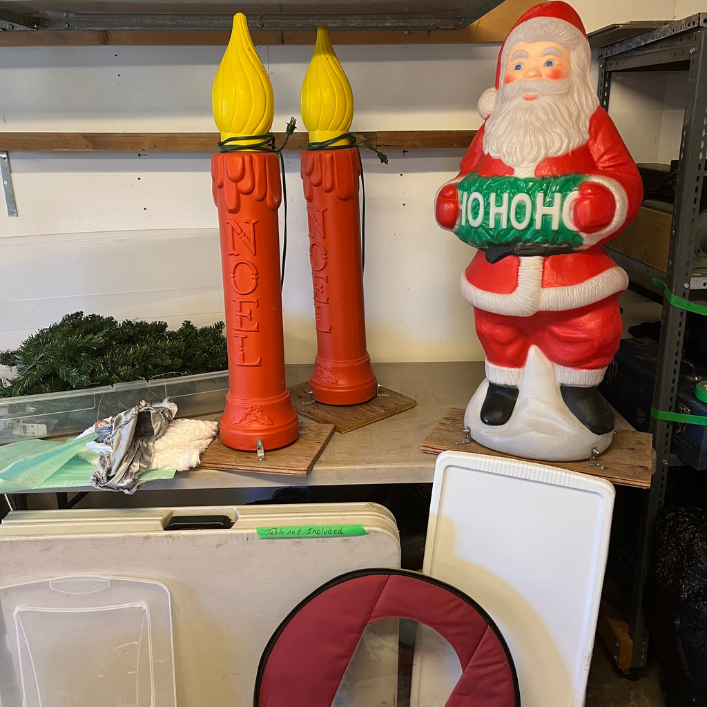 D338 Christmas Grouping (santa blow mould and more) ***tables not included