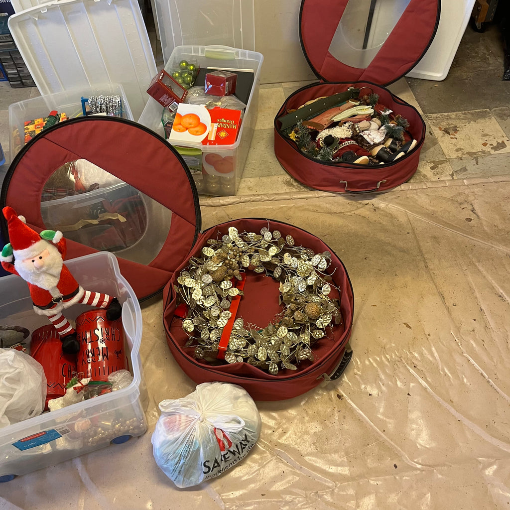 D338 Christmas Grouping (santa blow mould and more) ***tables not included