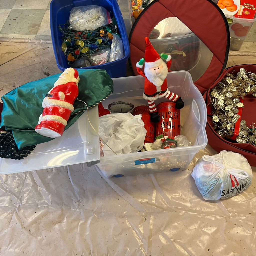 D338 Christmas Grouping (santa blow mould and more) ***tables not included