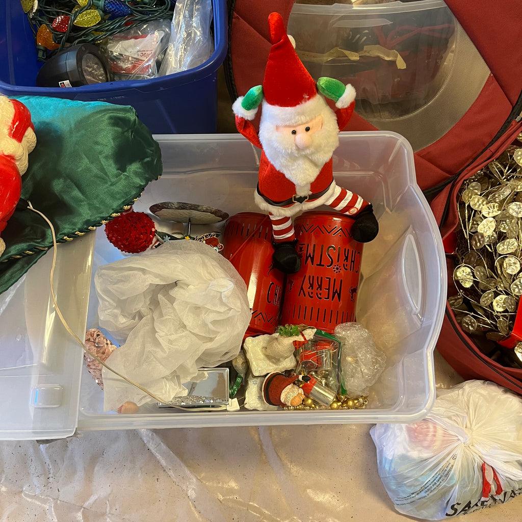 D338 Christmas Grouping (santa blow mould and more) ***tables not included