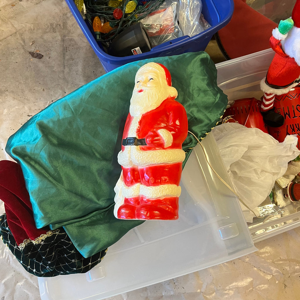 D338 Christmas Grouping (santa blow mould and more) ***tables not included