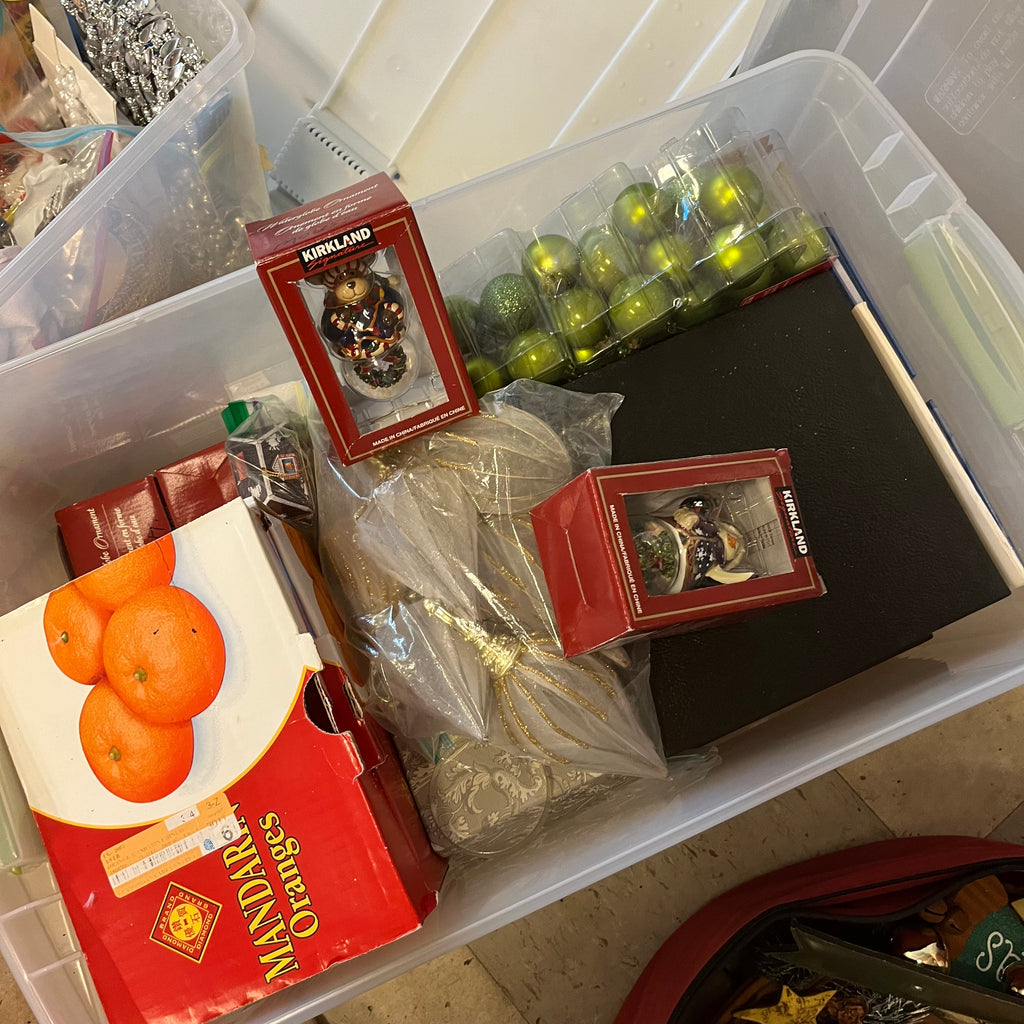 D338 Christmas Grouping (santa blow mould and more) ***tables not included
