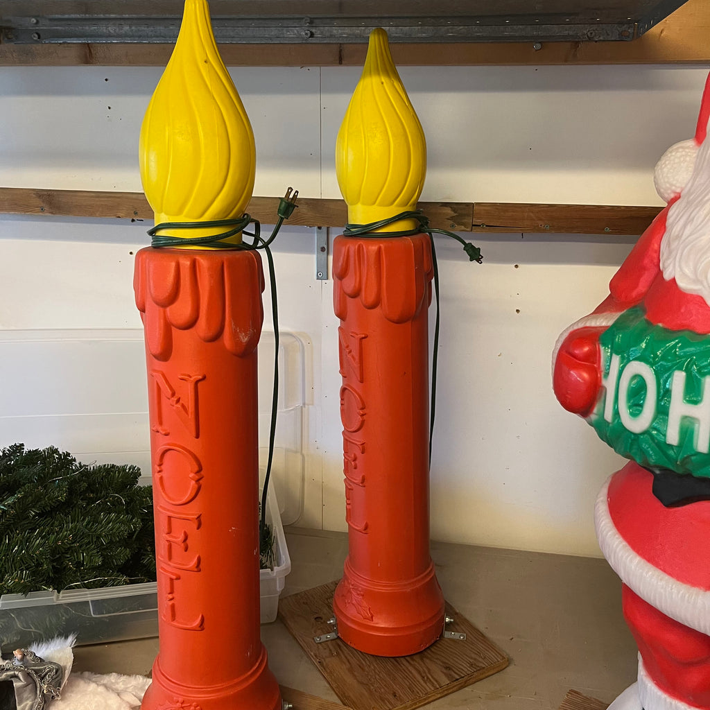 D338 Christmas Grouping (santa blow mould and more) ***tables not included