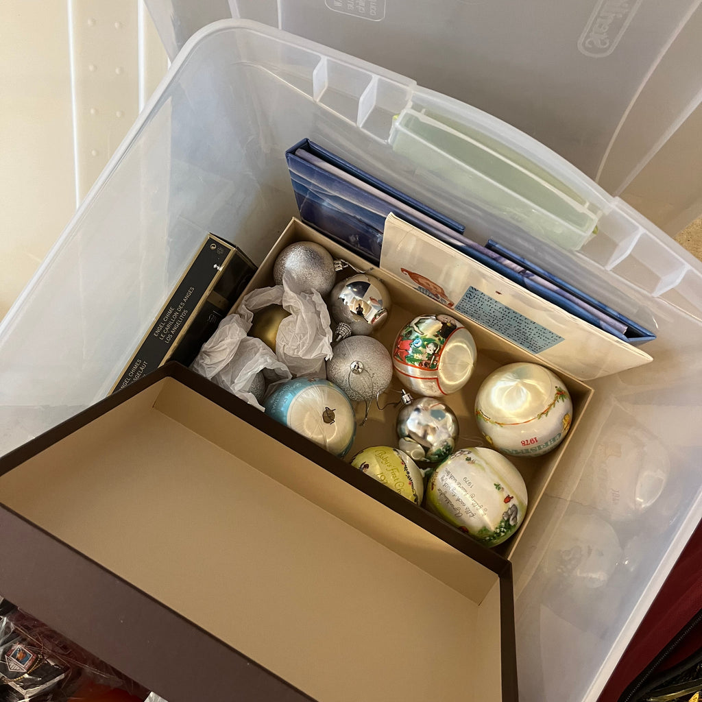 D338 Christmas Grouping (santa blow mould and more) ***tables not included