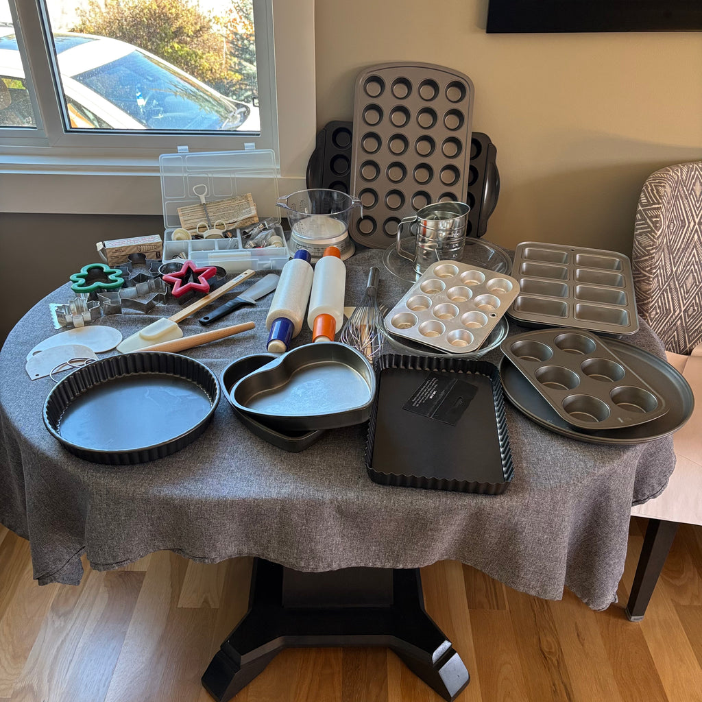 D127 Bakeware Grouping (muffin tins and more)