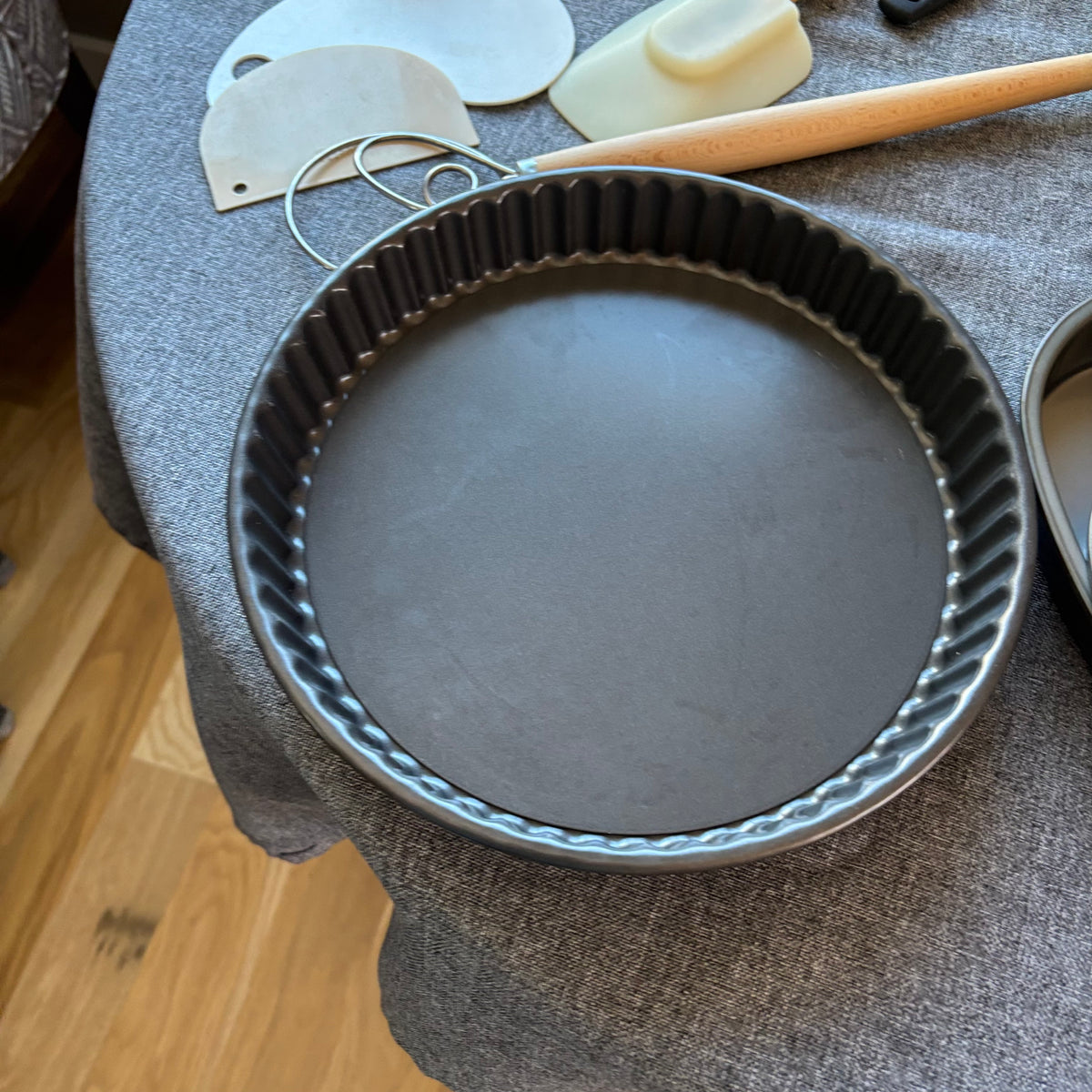 D127 Bakeware Grouping (muffin tins and more)