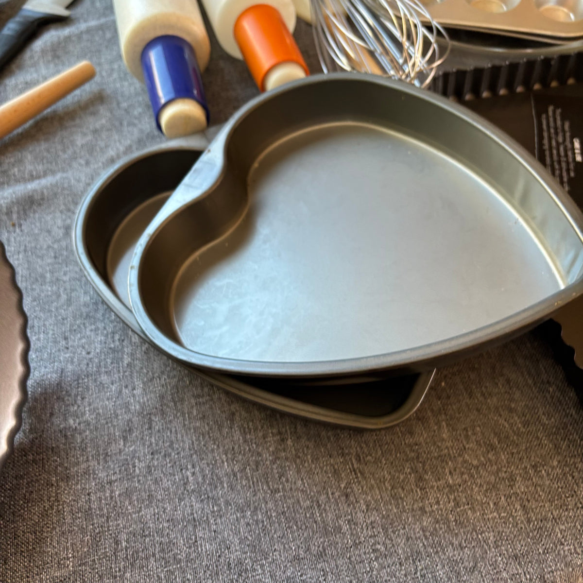 D127 Bakeware Grouping (muffin tins and more)