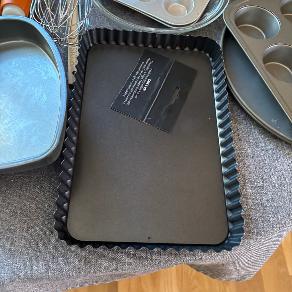 D127 Bakeware Grouping (muffin tins and more)