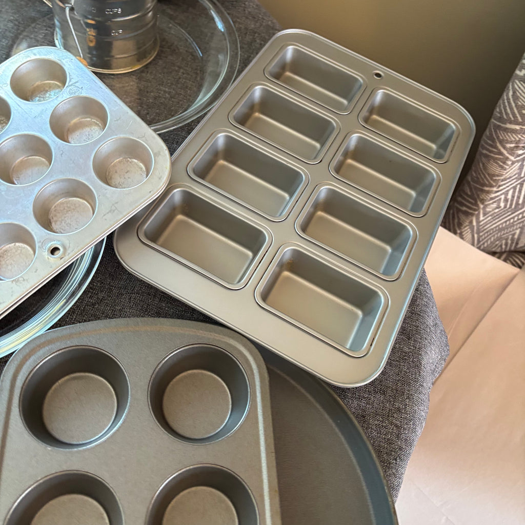 D127 Bakeware Grouping (muffin tins and more)