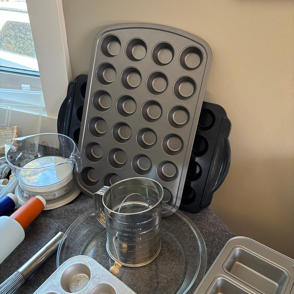 D127 Bakeware Grouping (muffin tins and more)
