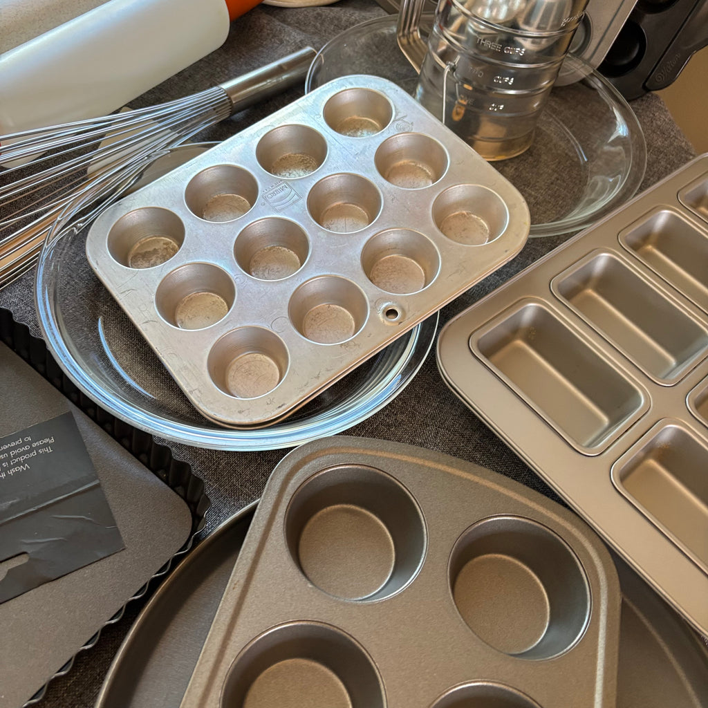 D127 Bakeware Grouping (muffin tins and more)