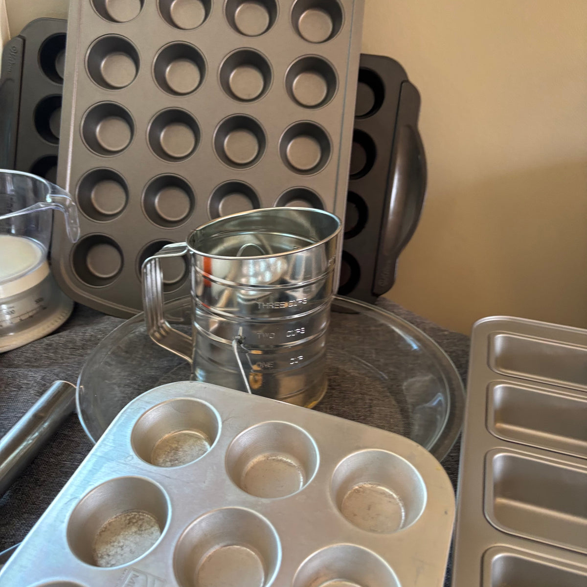 D127 Bakeware Grouping (muffin tins and more)